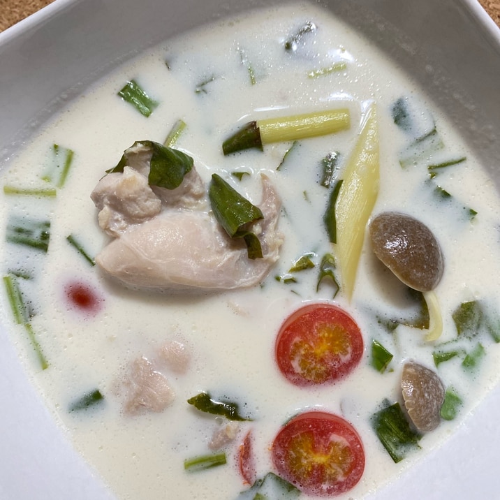 タイ人直伝!本格トムカーガイ(鶏のココナツスープ)